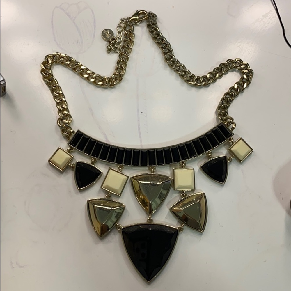 Geometric statement necklace